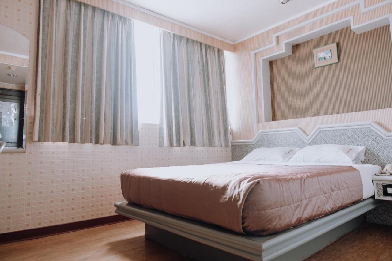 Tong Hsin Hotel Pingtung 외부 사진