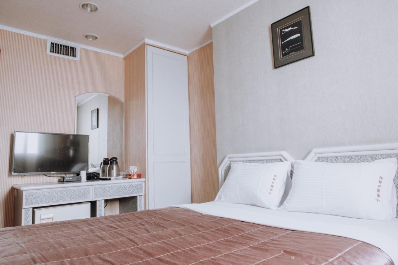 Tong Hsin Hotel Pingtung 외부 사진