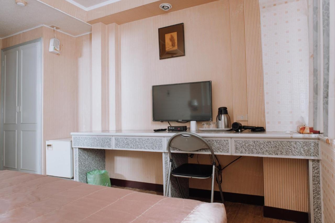 Tong Hsin Hotel Pingtung 외부 사진